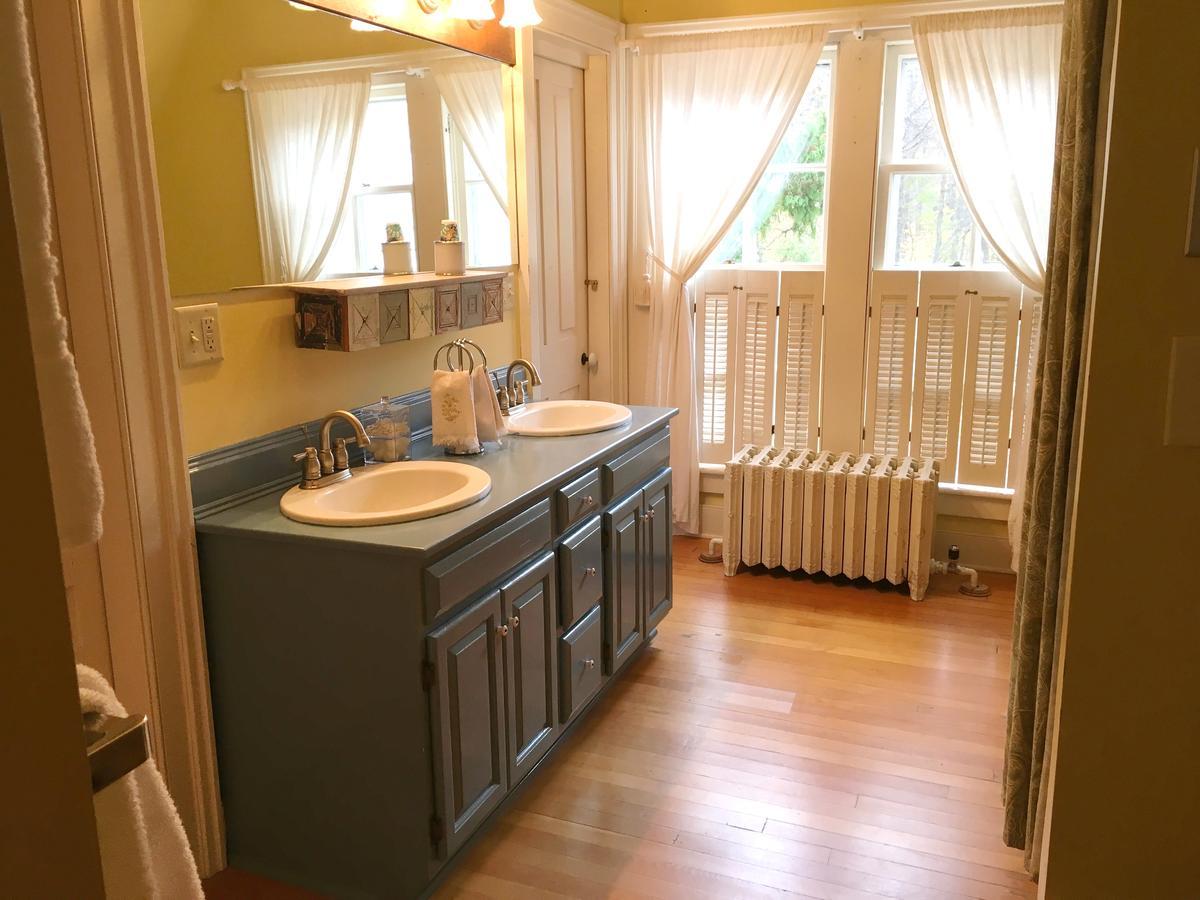 Dreamhouse Country Inn Bristol Bagian luar foto