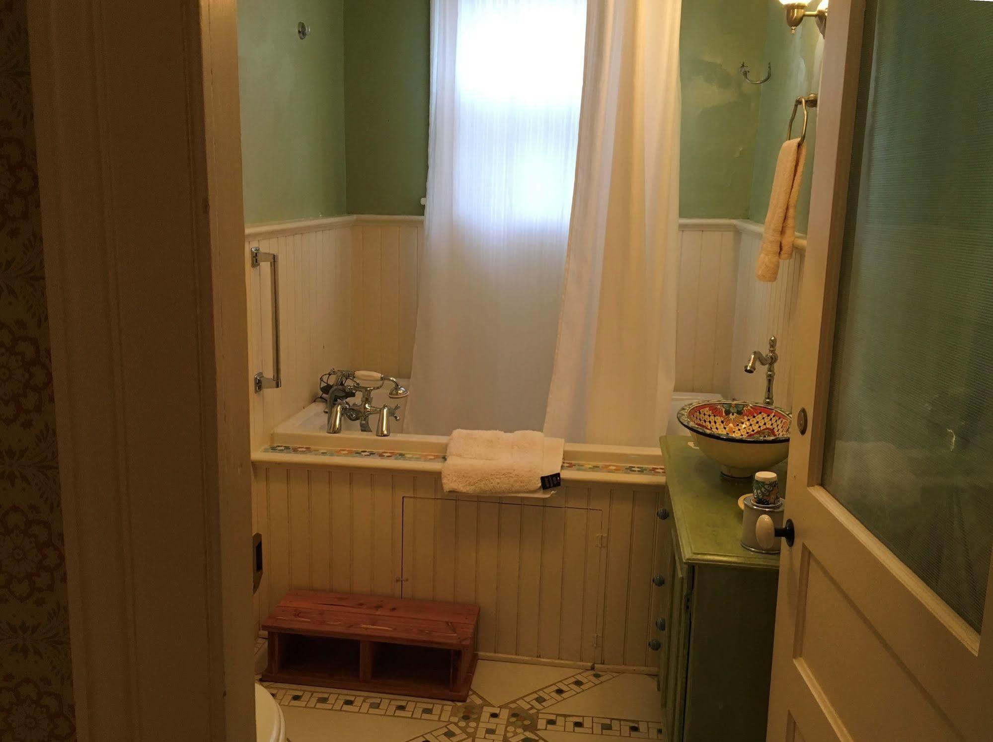 Dreamhouse Country Inn Bristol Bagian luar foto