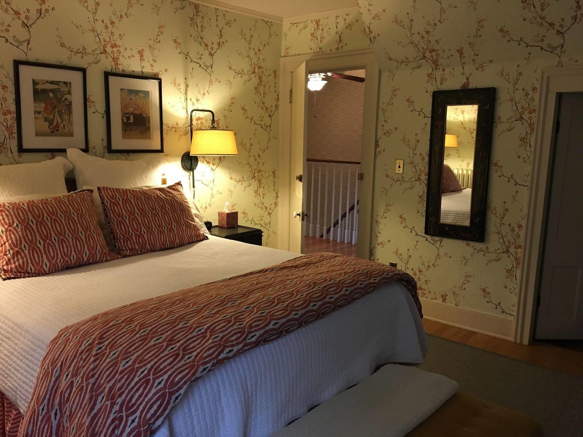 Dreamhouse Country Inn Bristol Bagian luar foto